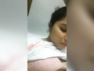 Indian girl masturbates and shows off her bush in a hot video