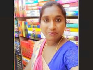 Horny Tamil bhabhi flaunts her body on video call