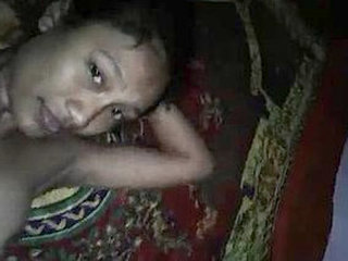 College girl from India goes nude for her boyfriend in selfie