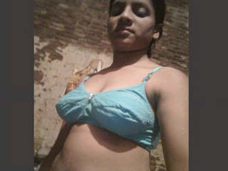 Tamil girl records a video for her boyfriend