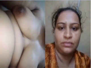 Lustful Indian bhabhi flaunts her big boobs and pussy in exclusive video