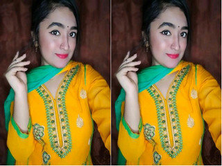 Bangla girl flaunts her big boobs and pussy in exclusive video