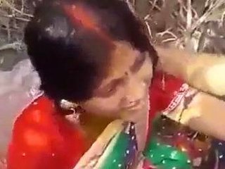 Desi couple indulges in outdoor sex in XXX video