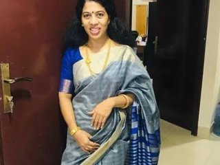 Watch this hot aunty get naked and show off her curves