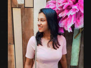 Tamil girl from Malaysia flaunts her body on video call