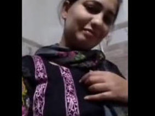 Desi babe and her lover in a steamy video