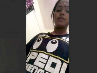 Cute Indian girl pleasures herself in HD video