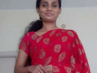 Mallu bhabhi's bathing MMS video tagged with Mallu Bhabhi