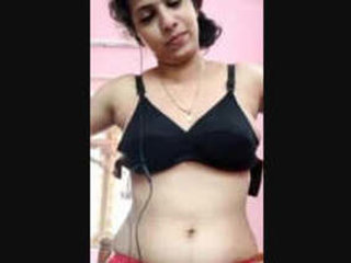 Mallu bhabhi flaunts her big boobs in a single video compilation