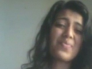 Nude Indian college girl takes solo pictures to save her relationship