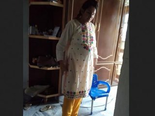 Expecting mother shares her journey on camera