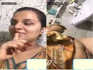 Village bhabhi mms: Desi girl with big boobs gets naughty on video call