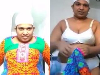 Fatty Desi gets naughty with Aunty in this BBW video