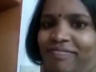 Mallu wife indulges in solo masturbation on video call