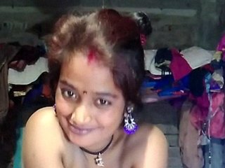 Desi country girl goes nude and shows off her beautiful body