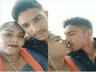 Desi bhabhi's village kissing session