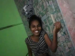 Tamil girl gives a clear view of her skills while sucking a big cock