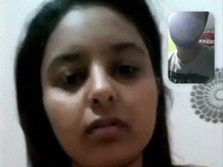 Bhabhi from Gujarat shows off her body in front of a young man in a naughty video