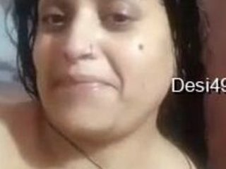 Indian-desi-x video of aunty washing her body in front of the camera