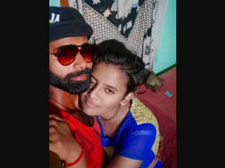 MILF screams with pleasure as she fingers herself