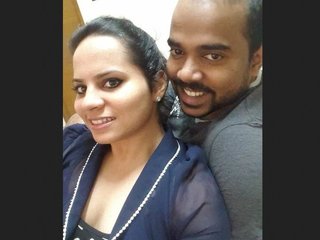 Horny couple sends MMS of themselves in bed