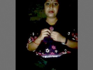 Hot bhabhi masturbates with her fingers