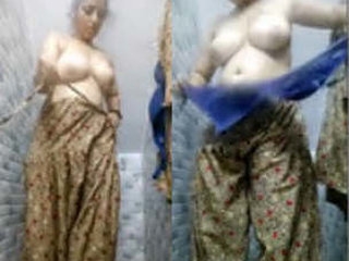 Indian babe with big tits flaunts her curves