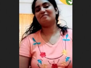 Curvy Desi bhabi flaunts her big boobs and fingering skills