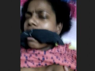 Desi bhabhi gets hard in steamy video