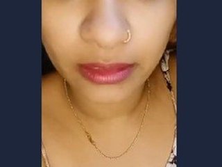 Desi Bhabhi's Quickie: A Hot and Heavy Encounter