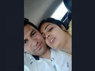 Pakistani couple indulges in steamy sex in a car