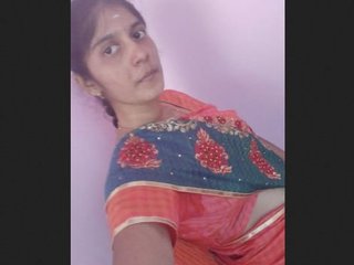 Indian college girl flaunts her ample bosom in a video update