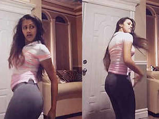Desi babe flaunts her big ass while raising a huge dick