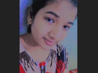 Ample-breasted desi girl shows off her assets and gets naughty