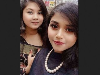 Indian babe with big boobs shows off her assets in a steamy video