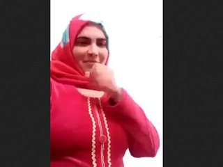 Desi aunty with hijab and big boobs