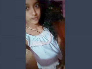 Indian girl records sensual selfie video for fans