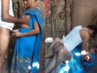 Aunty from Kerala gets fucked for money in public