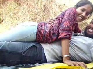 Desi lovers explore their sexual fantasies in the wild