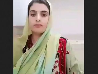 Watch a cute bhabhi in action in this PK video