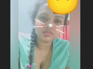 Teen Bengali girl flaunts her body for her lover